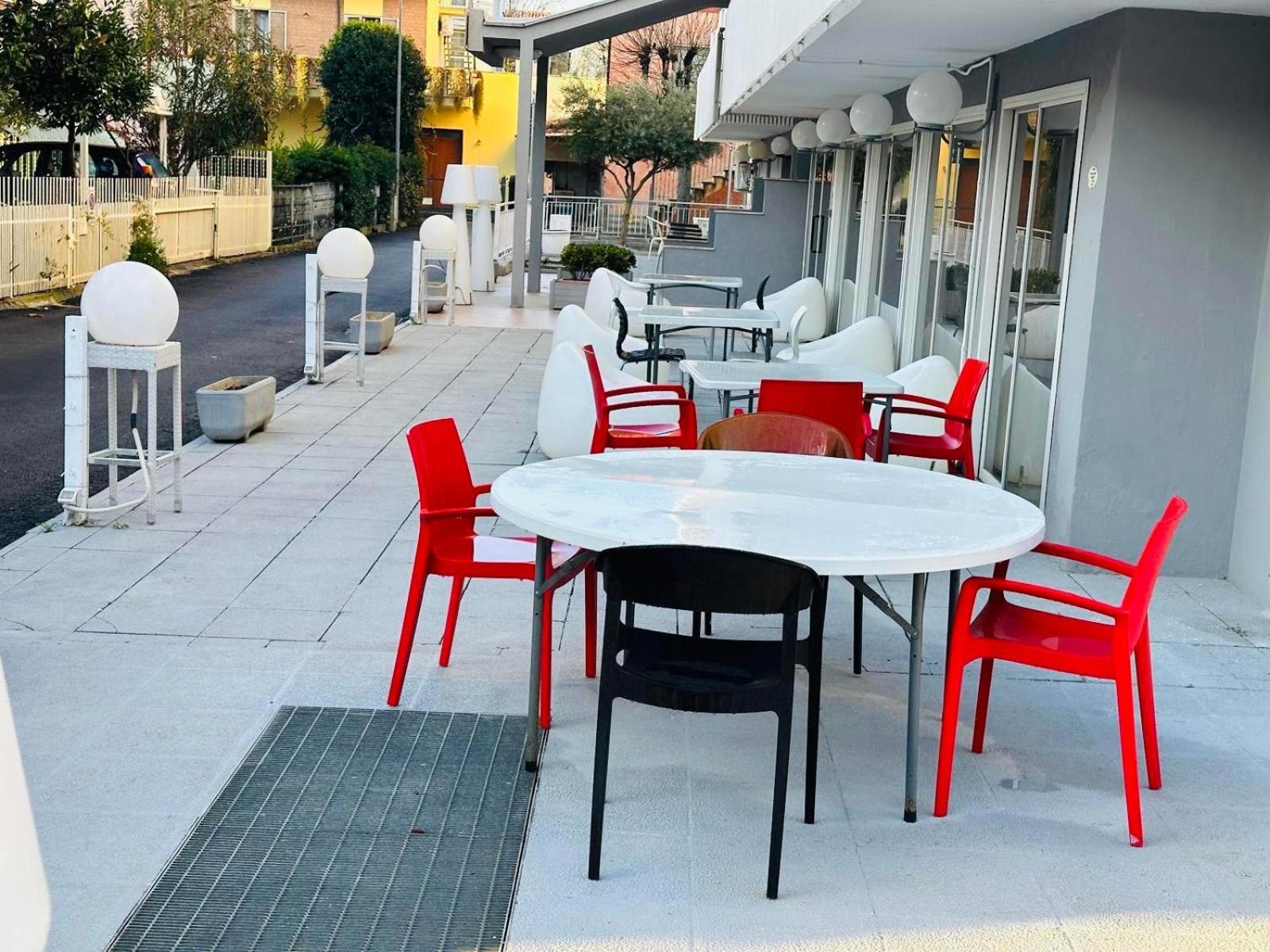 Hotel Roby Rimini Bagian luar foto